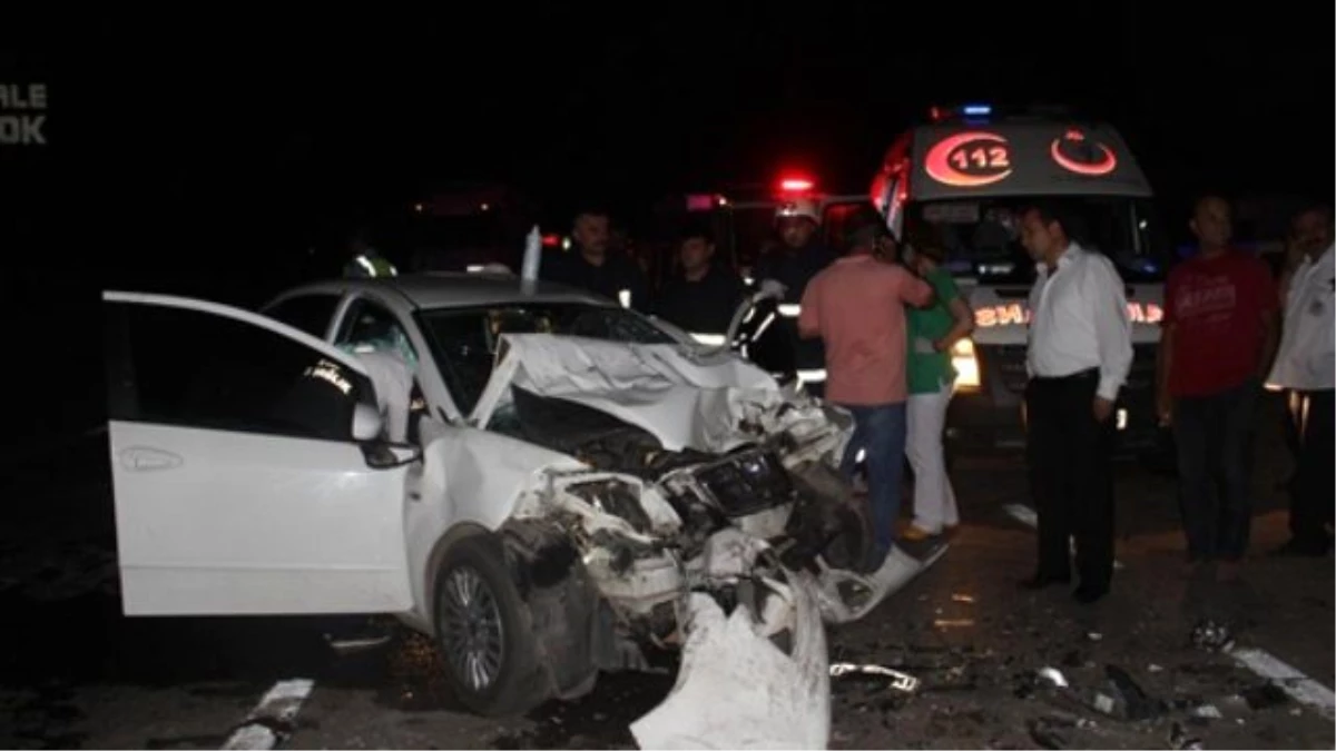 Manisa\'da Otomobil Tırla Çarpıştı: 1 Ölü