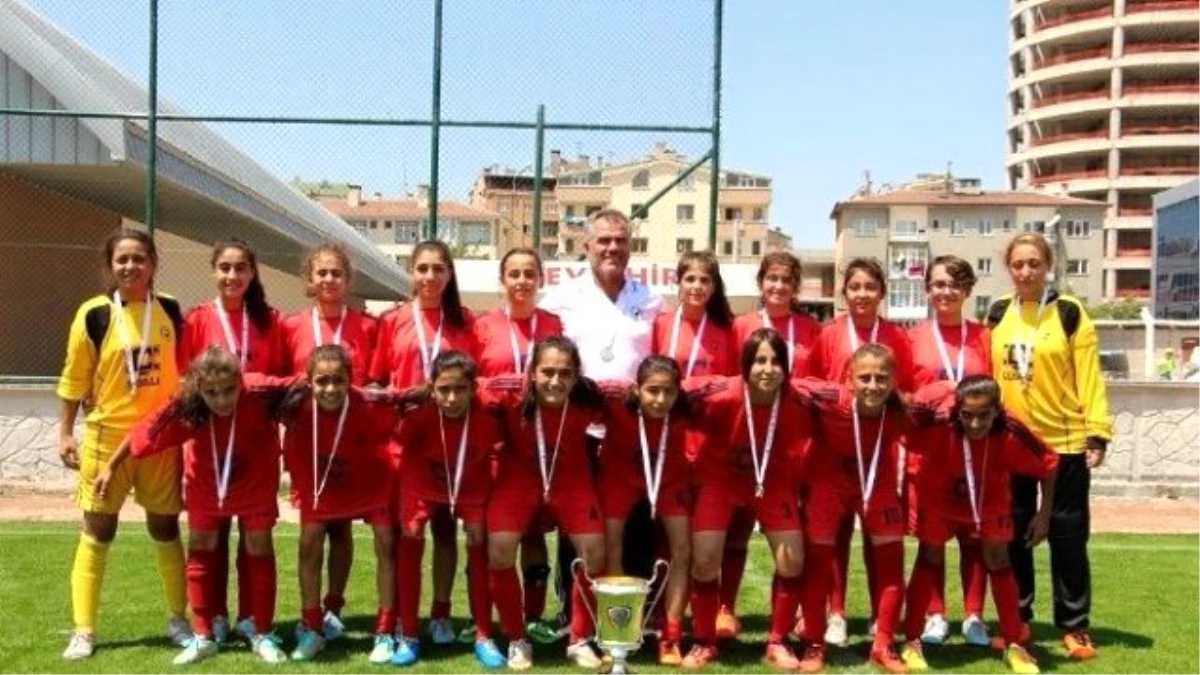 Paü Yıldız Kızlar Futbol Takımı Türkiye İkincisi Oldu