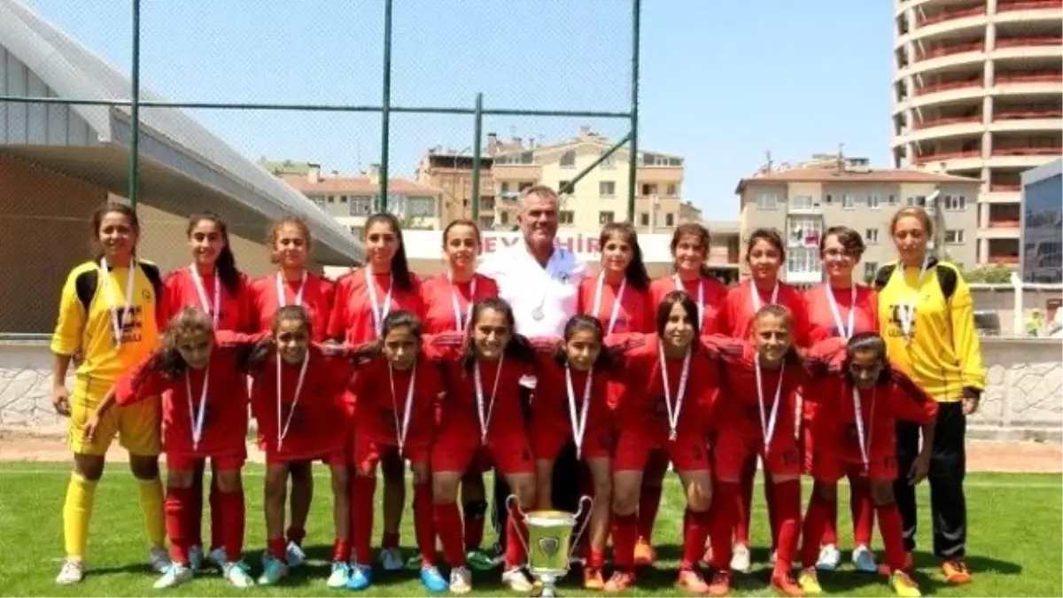 Paü Yıldız Kızlar Futbol Takımı Türkiye İkincisi Oldu