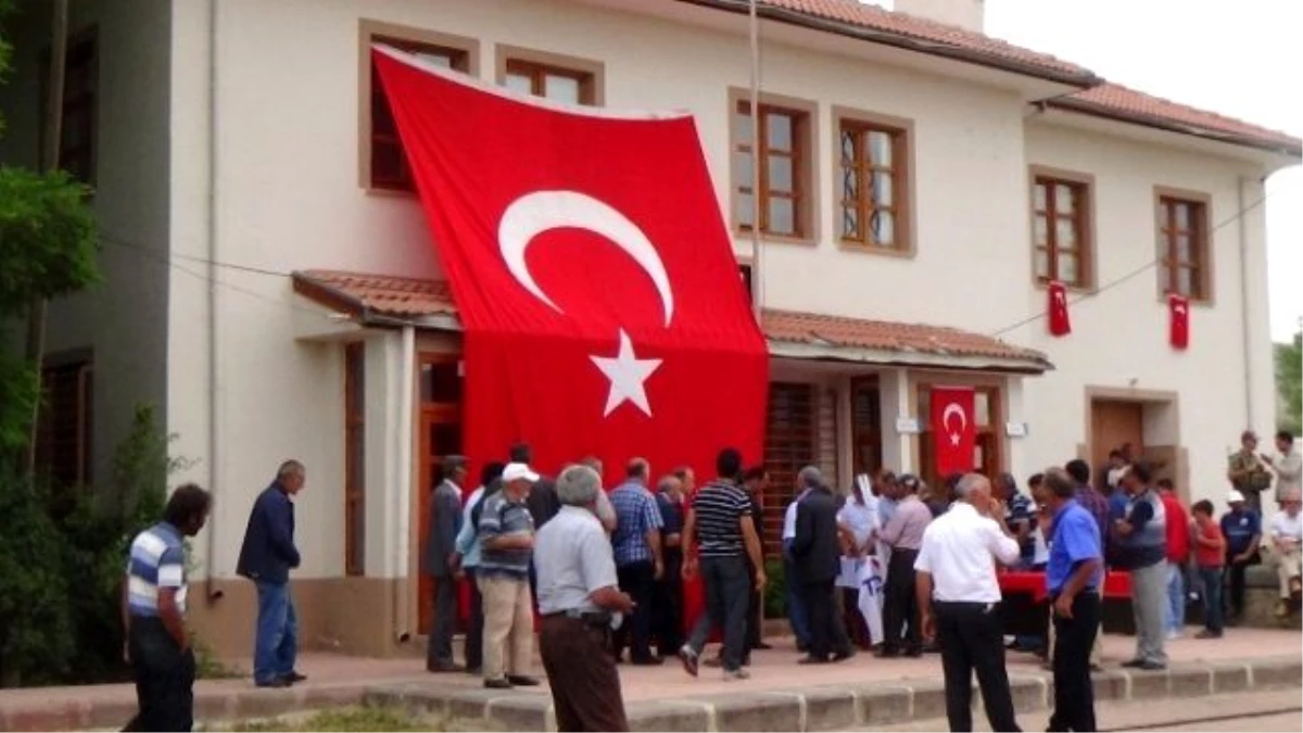 PKK\'nın Hain Saldırısında Ölen Demiryolu İşçisi Toprağa Verildi