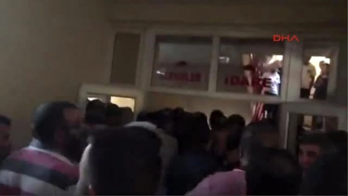 Adana\'da Öfkeli Grup Terörist Cenazeleri İçin Hastaneyi Bastı
