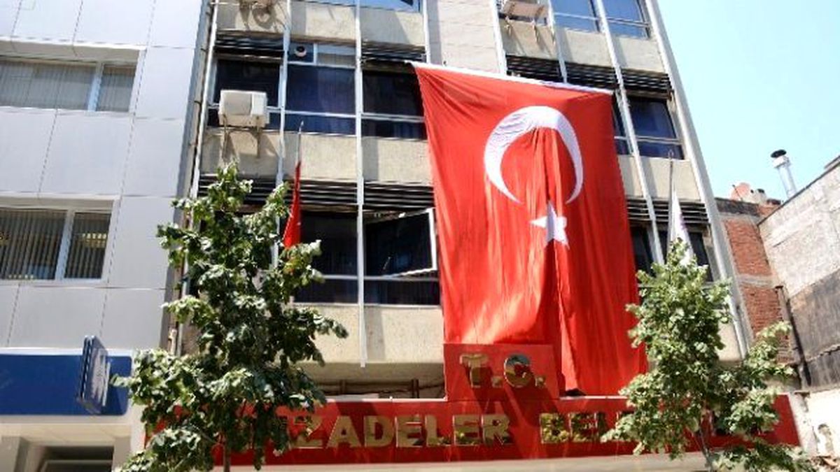 Şehzadeler 5 Bin Adet Türk Bayrağı Dağıttı
