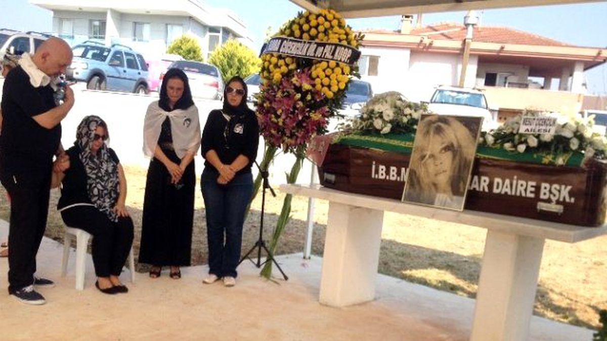 Sinema Oyuncusu Pervin Par Gözyaşlarıyla Uğurlandı