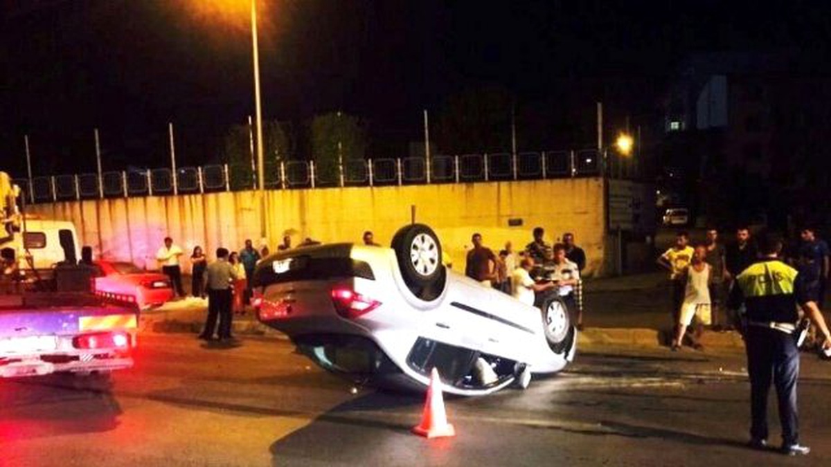 Takla Atan Otomobildeki 2 Kişi Yaralandı