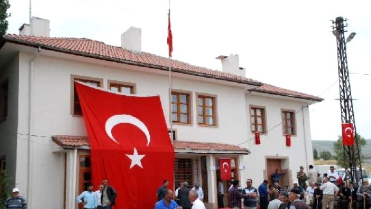 TCDD Personeli Yeniköy\'de Toprağa Verildi