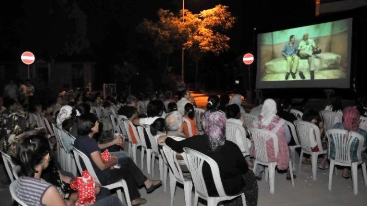 Yenimahalle Belediyesi Sinemayı Parklara Taşıyor