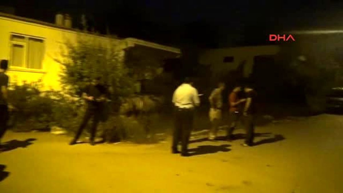 Antalya - Gardroba Kendini Asarak İntihar Etti
