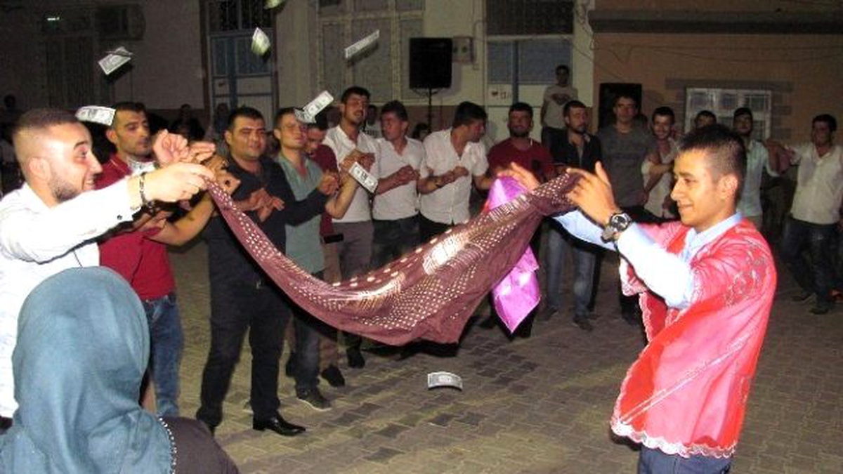 Arabanlı Asker Adaylarına Davullu Zurnalı Uğurlama