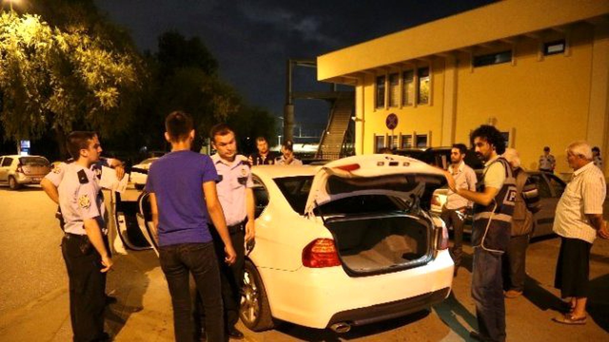 Asayiş Uygulamasında Kaçak Sigara ve Ruhsatsız Tabanca Ele Geçirildi