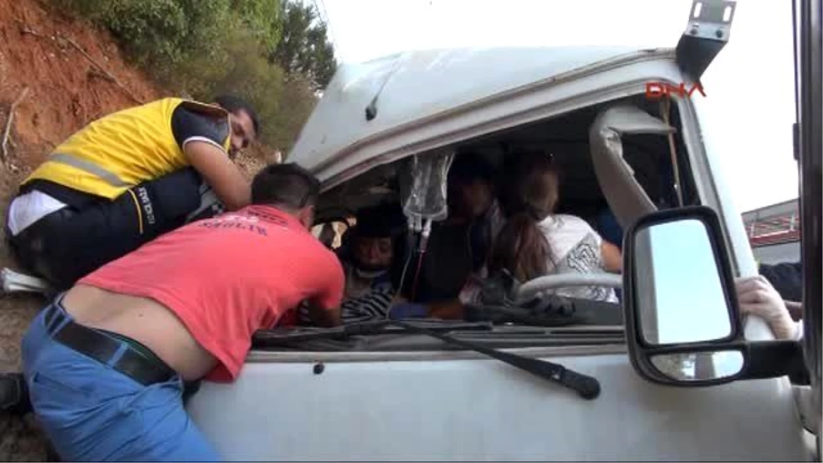 Bodrum - Minibüs Kaza Yaptı: 5 Yaralı