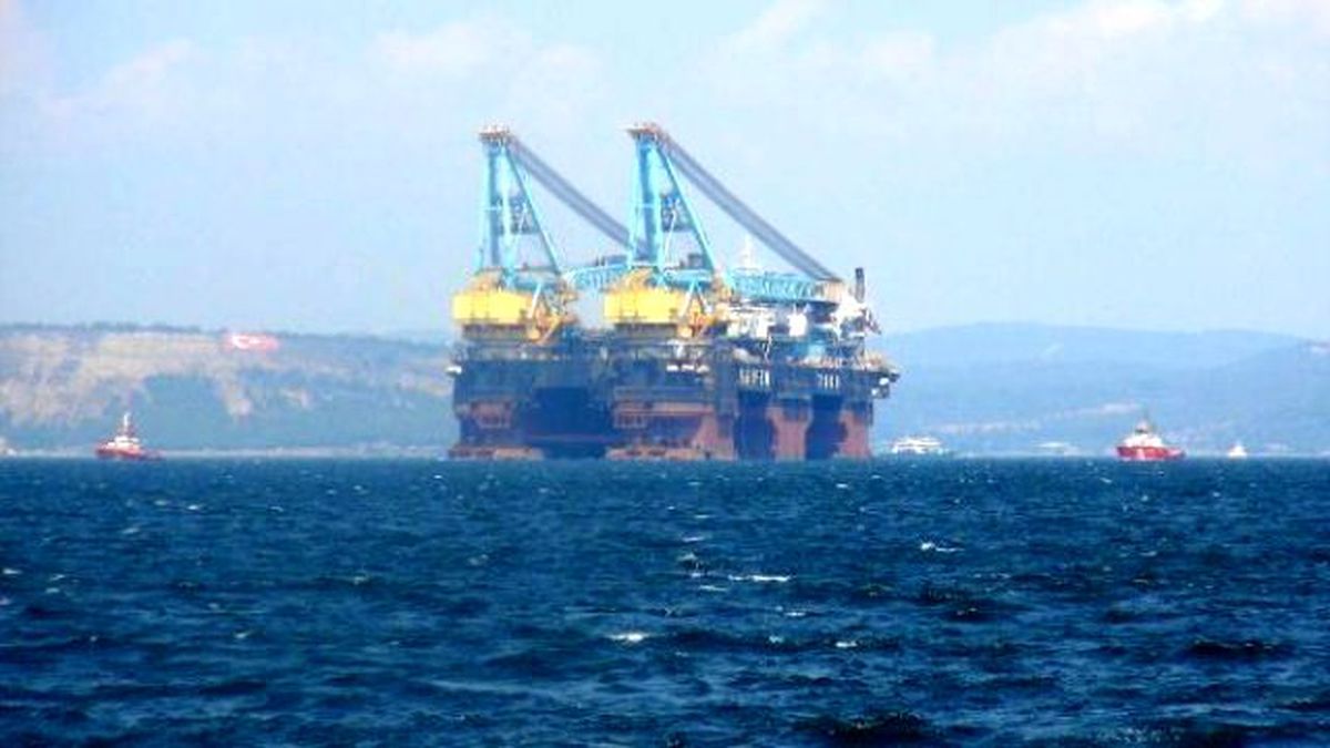 Çanakkale Boğazı\'ndan Dev Gemi Geçti