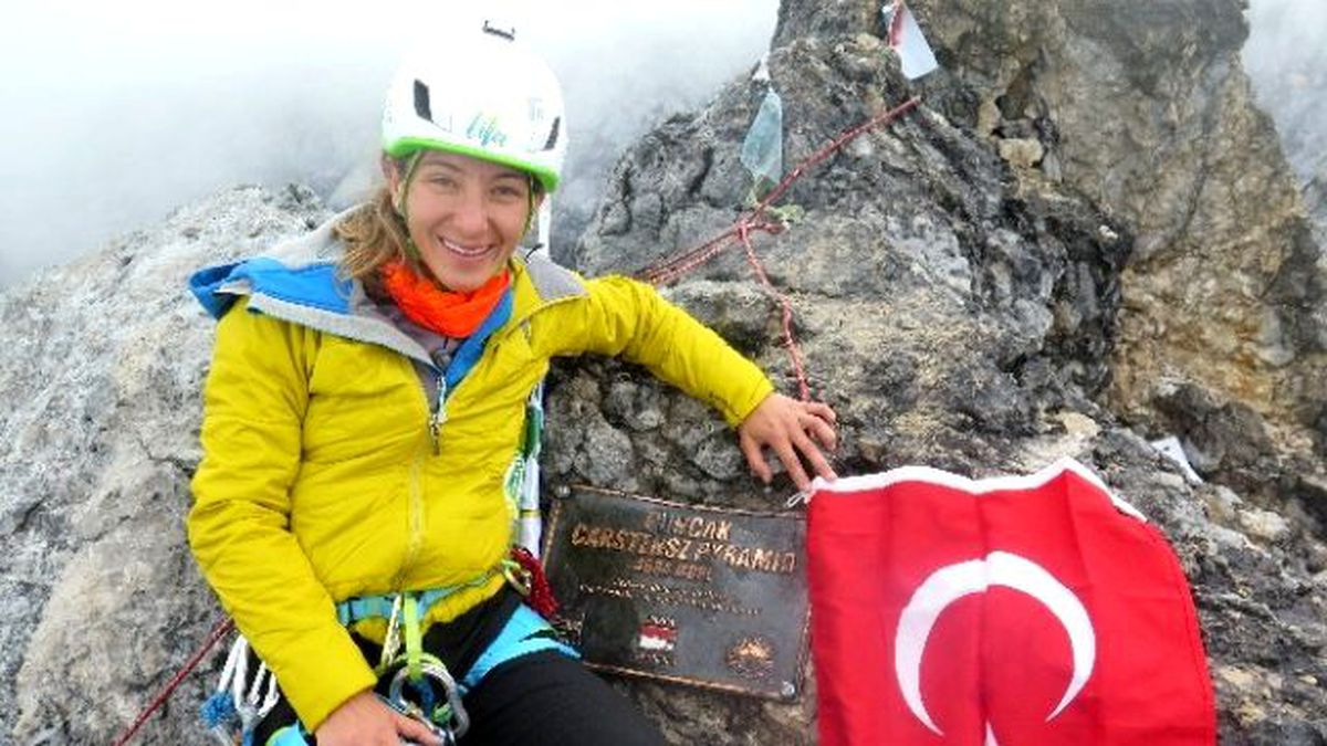 Carstenz Dağına Tırmanan İlk ve Tek Türk Yurda Döndü