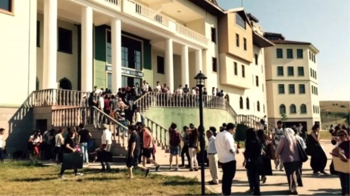 Dpü Güzel Sanatlar Fakültesi\'nin Özel Yetenek Sınavına İlgi