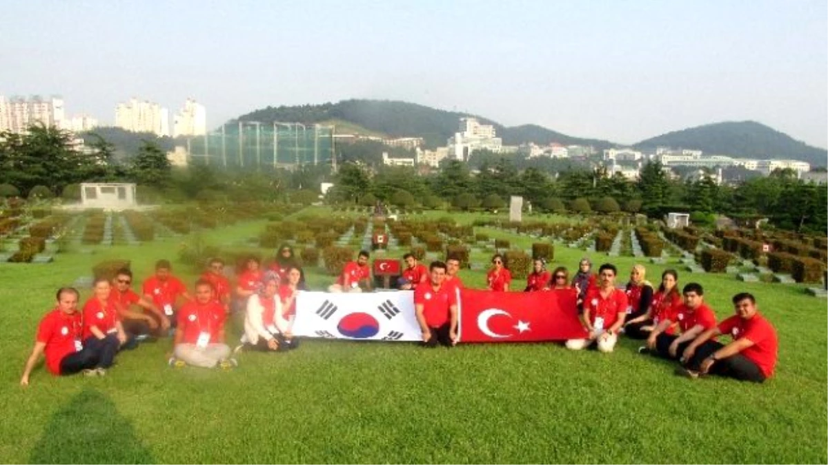 Gençlik Heyetinden Güney Kore\'deki Türk Şehitliğine Ziyaret