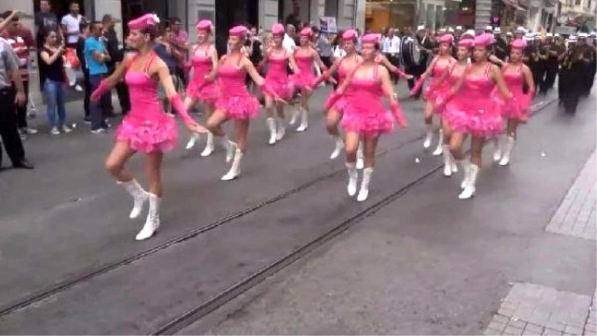 İstiklal Caddesi Rengarenk