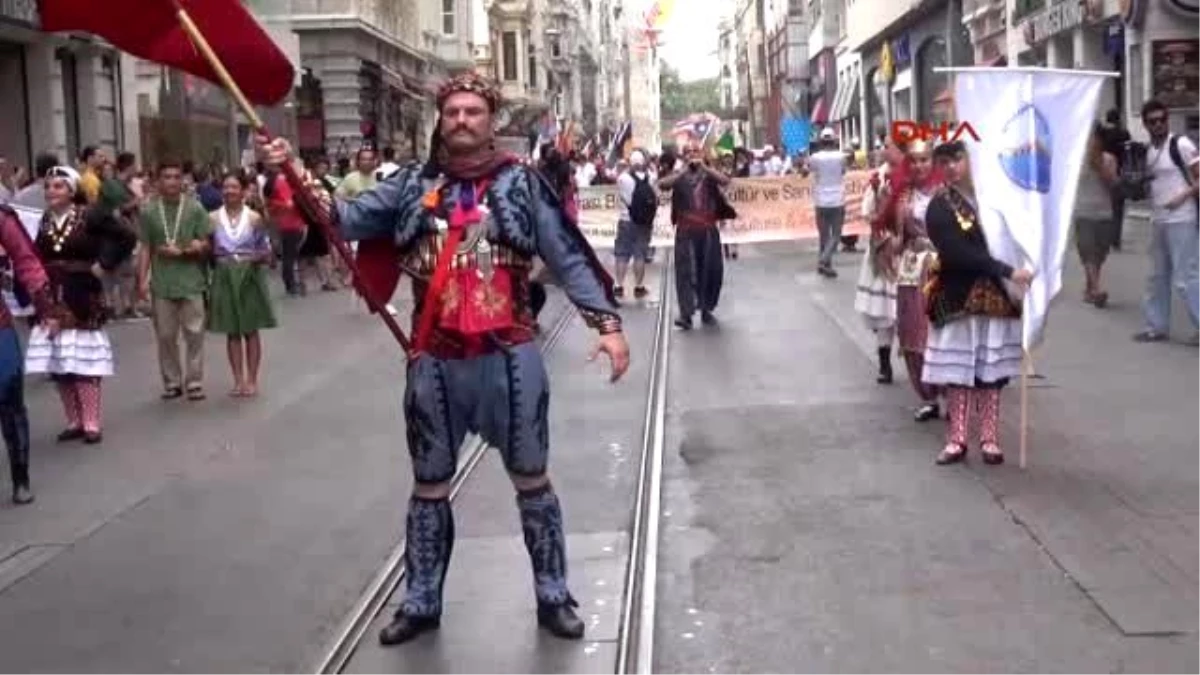 İstiklal Caddesi Rengarenk