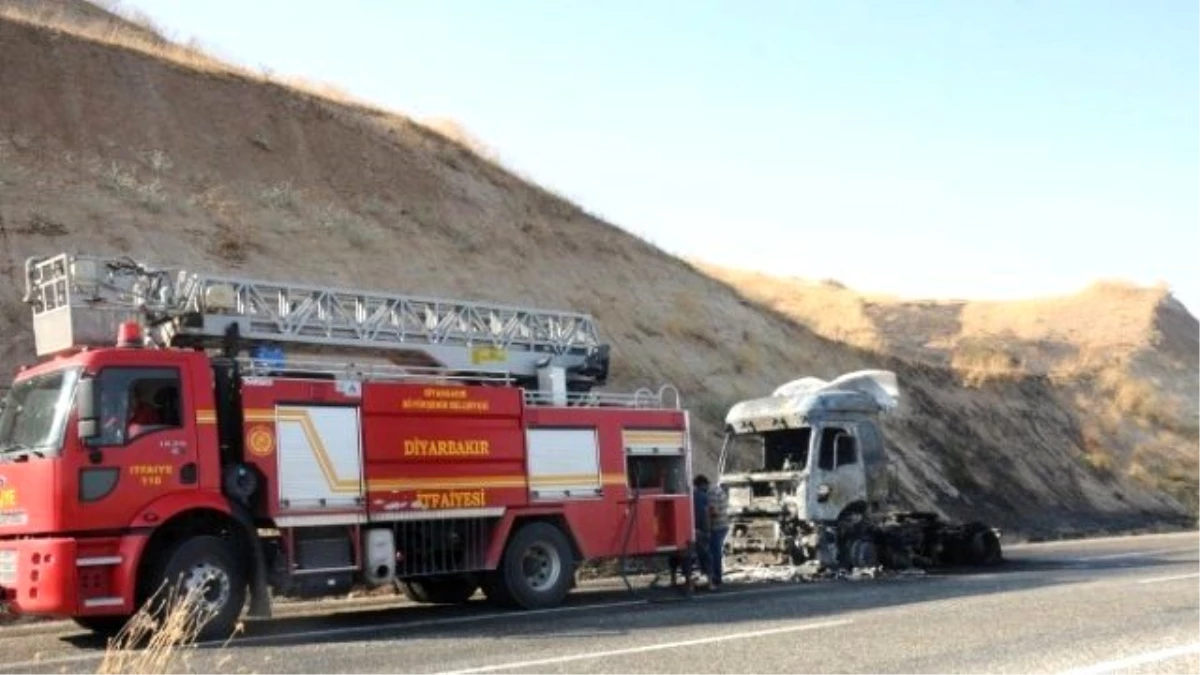 Kaza Yapan Beton Mikseri, Tamire Götürülürken de Alev Aldı