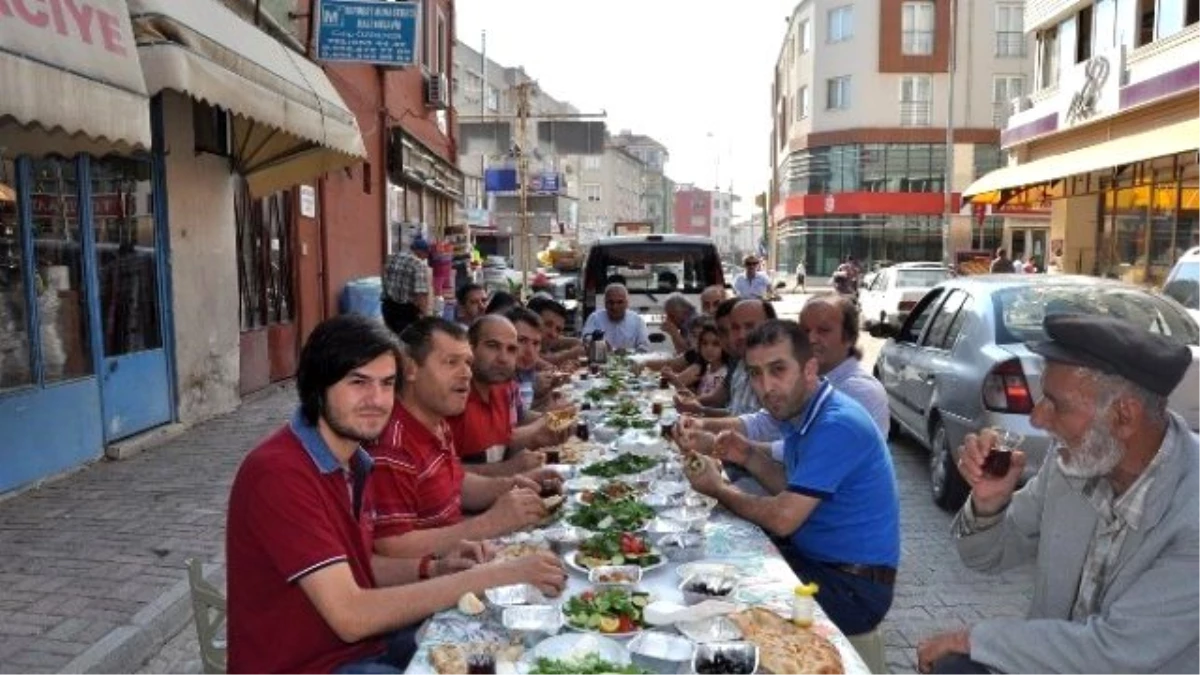 Korkuteli\'de Esnafın Kahvaltı Geleneği Devam Ediyor