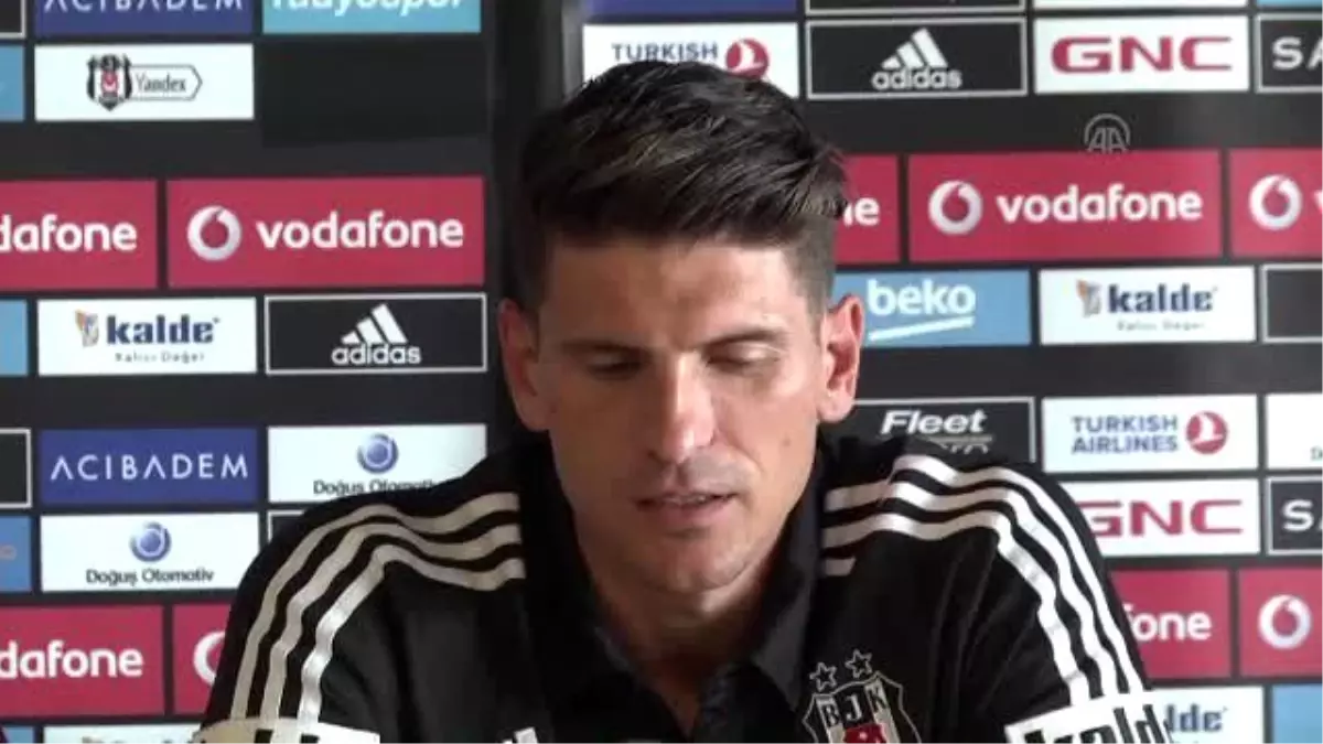 Mario Gomez, Basın Toplantısı Düzenledi