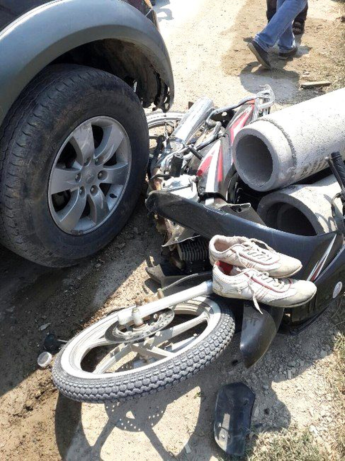 Motosiklet ile Kamyonet Çarpıştı: 1 Yaralı