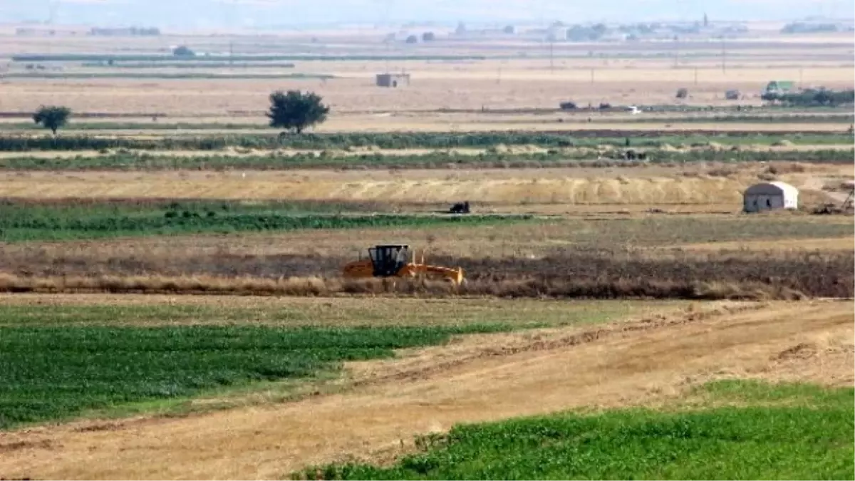 Özel Güvenlik Bölgesi İlan Edin Yerlerde İş Makineleri ile Hendek Kazılıyor