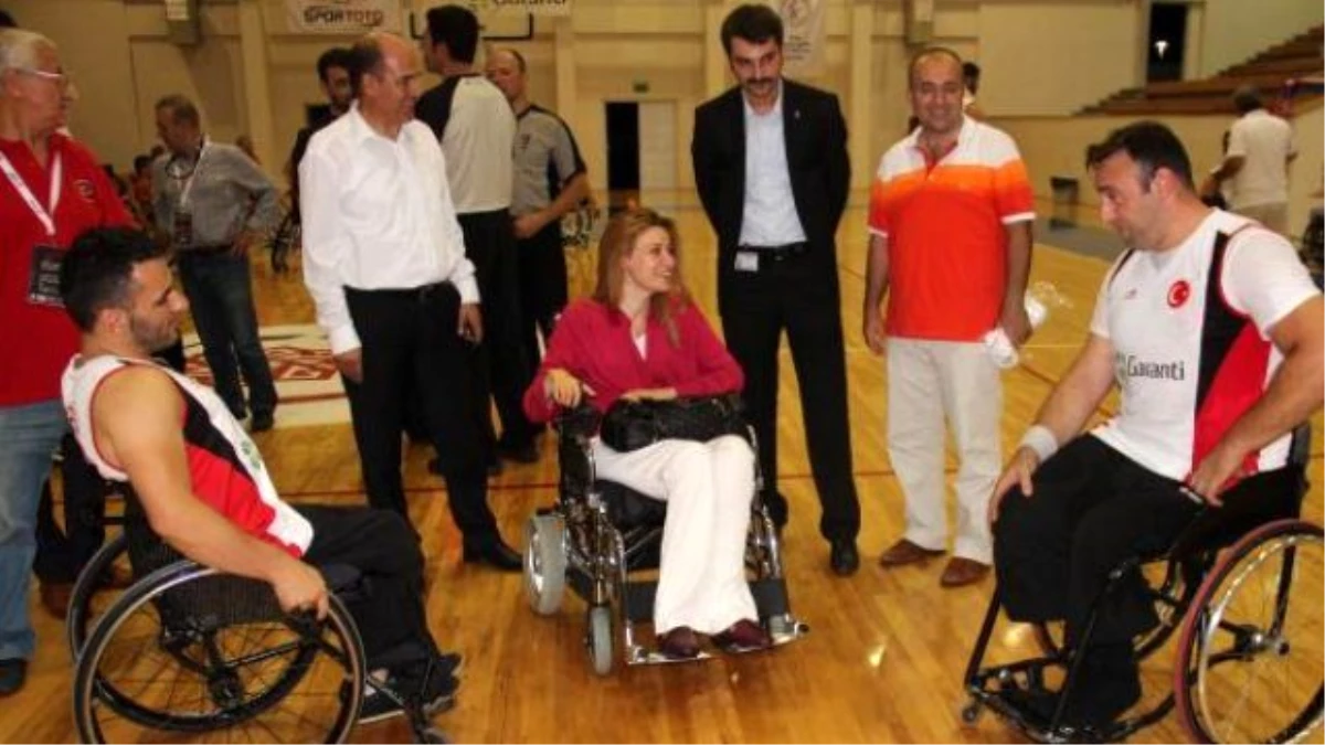Tekerlekli Sandalye Basketbol Turnuvası\'nda Türkiye-İspanya: 66-51