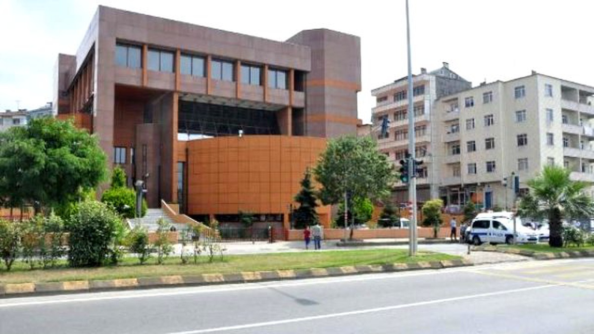 Trabzon\'da Merkez Bankası Yakınında Şüpheli Kutu Paniği