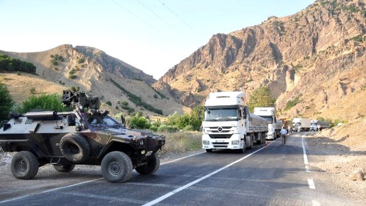Tunceli-erzincan Karayolunda Yüzlerce Araçlık Kuyruk Oluştu