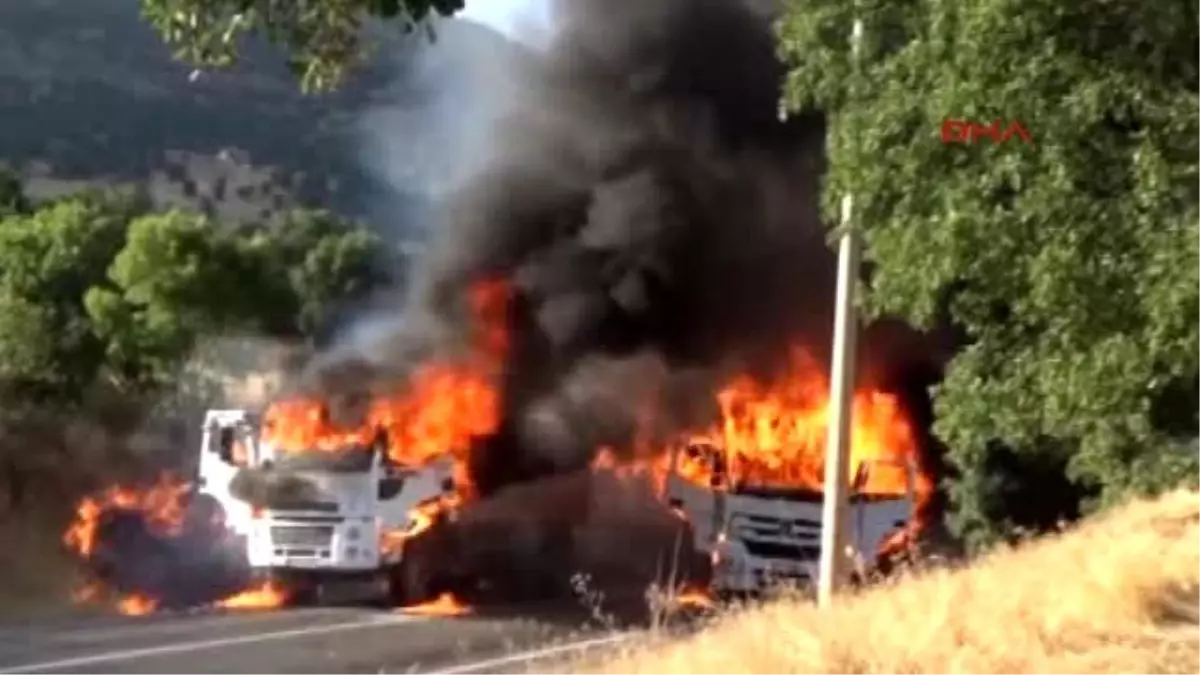 Tunceli - Yol Kesip 3 Aracı Ateşe Veren PKK\'lıların Kaçtığı Bölgeyi Kobralar Bombalıyor