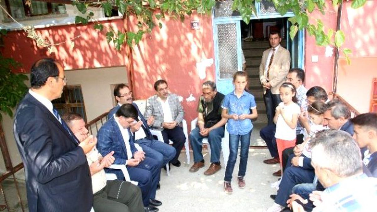 Çevre ve Şehircilik Bakanı Güllüce, Yozgat\'ta Şehit Ailesini Ziyaret Etti