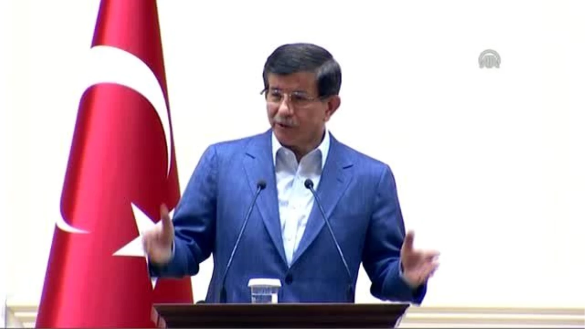 Davutoğlu: "Ankara\'da Demokrasi, Diyarbakır\'da, Batman\'da, Hakkari\'de Şiddet ve Terör"