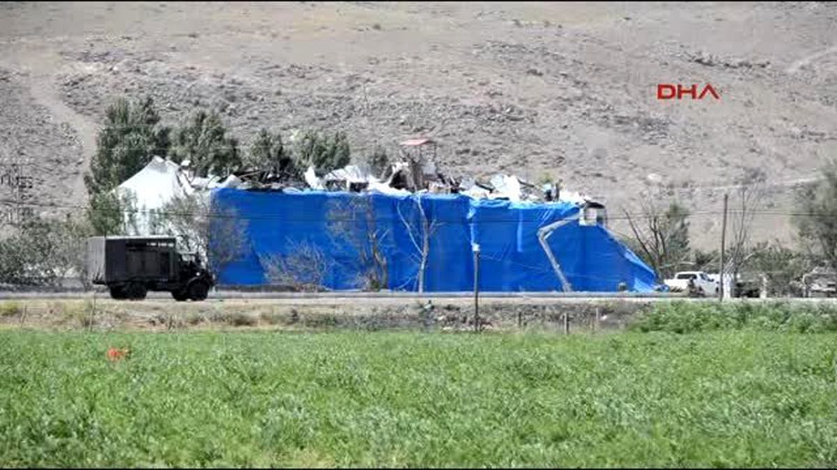 Doğubeyazıt Pkk, 2 Ton Bomba Yüklü Traktörle Karakola Saldırdı 2 Şehit, 31 Yaralı Ek -3