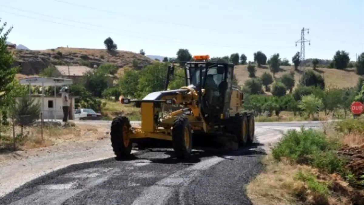 Köy Yollarına Yama Yapılıyor