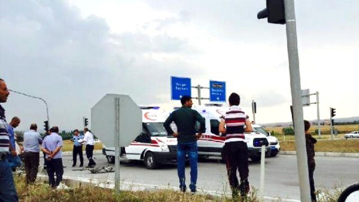 MHP\'li Eski Milletveki Kazada Öldü, Eşi Ağır Yaralandı
