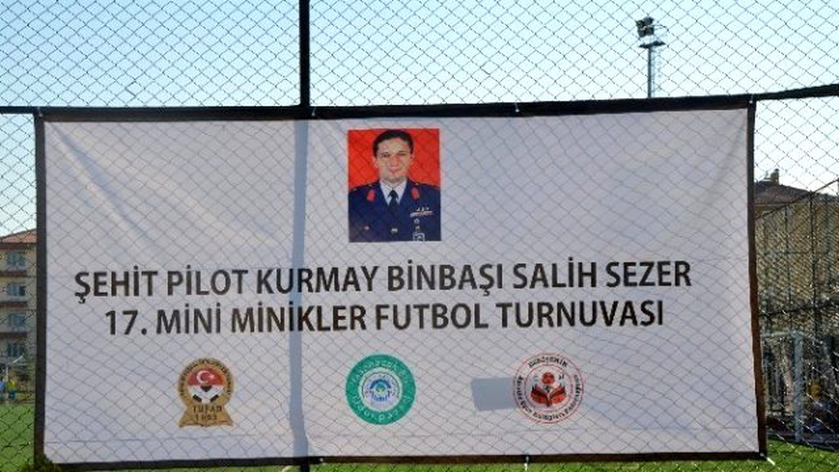 Minik Futbolculardan Şehitler İçin Örnek Davranış