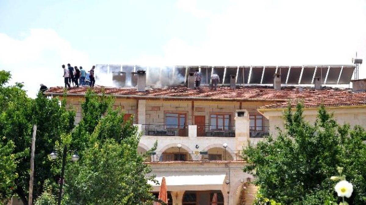 Otelde Çıkan Yangın Paniğe Yol Açtı