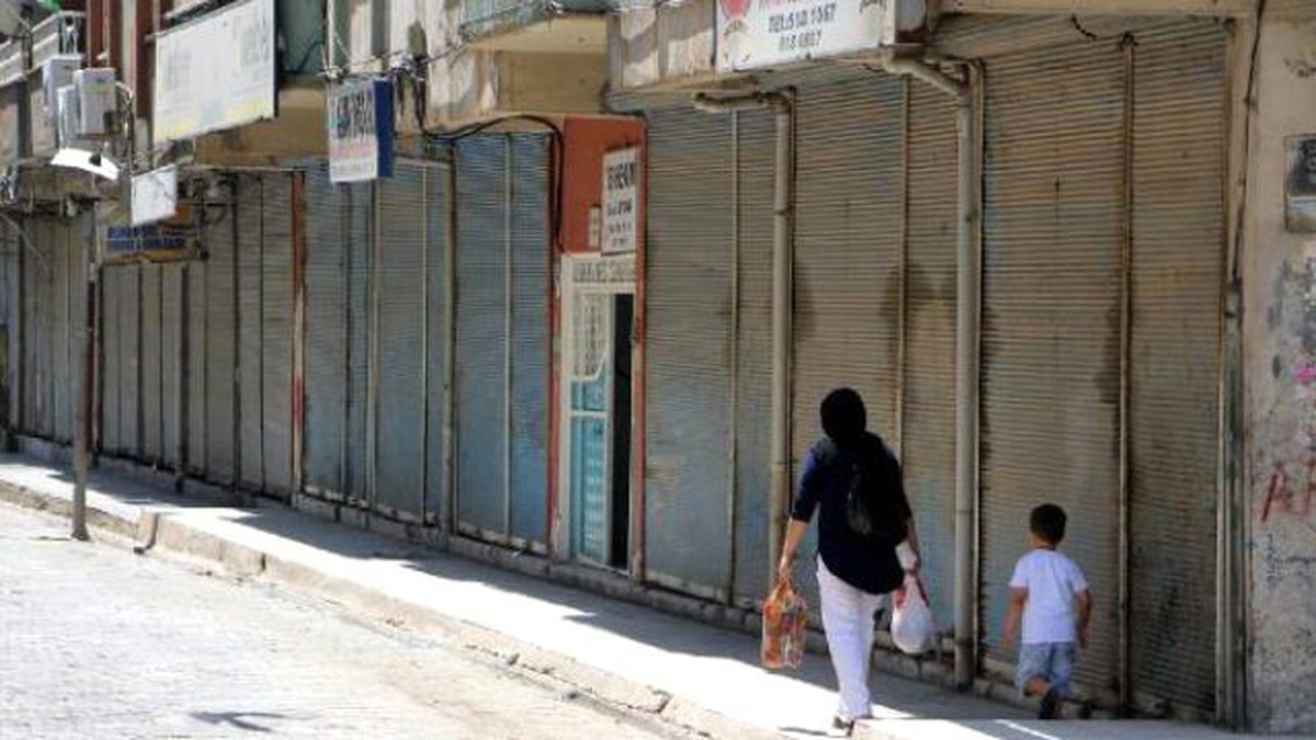 Silopi\'de Esnaf YPG\'li Cenazeleri İçin Kepenk Açmadı