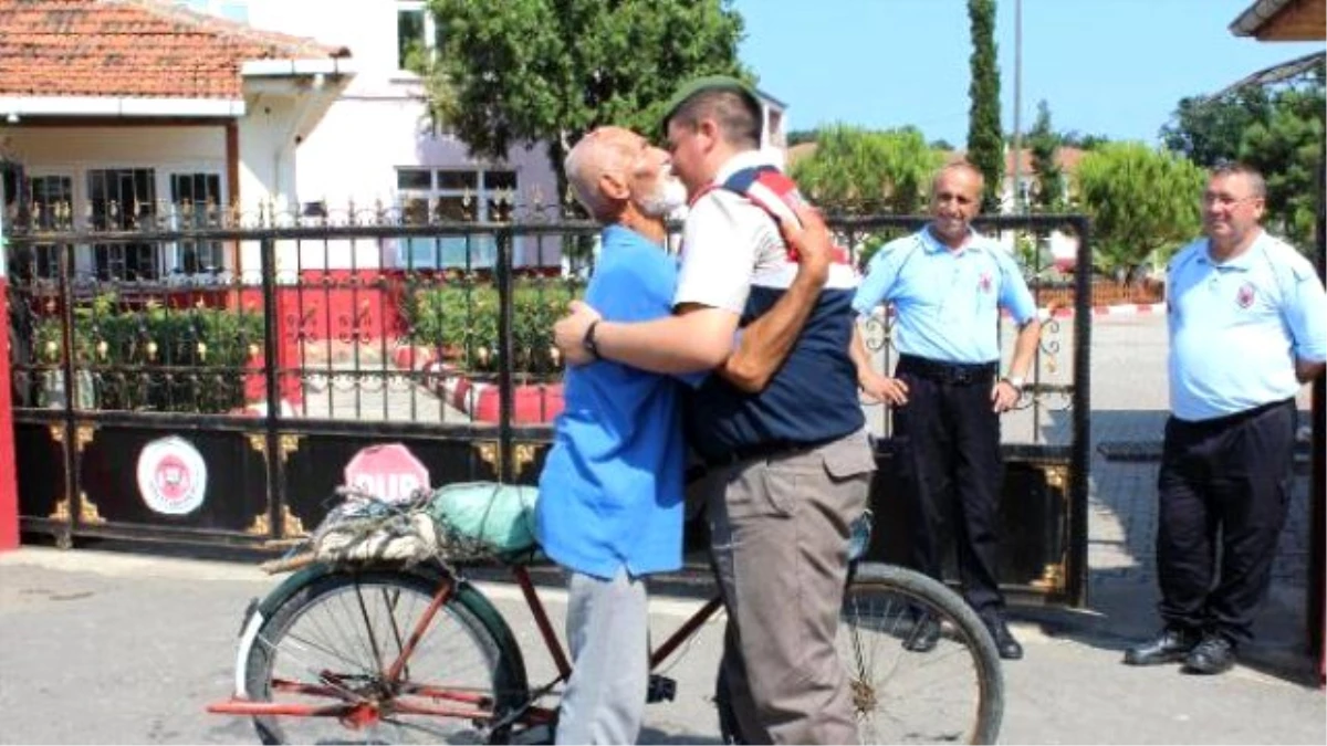 76 Yaşındaki Dede Asker Torununu Görmek İçin Bisikletle İzmir\'den Ordu\'ya Geldi