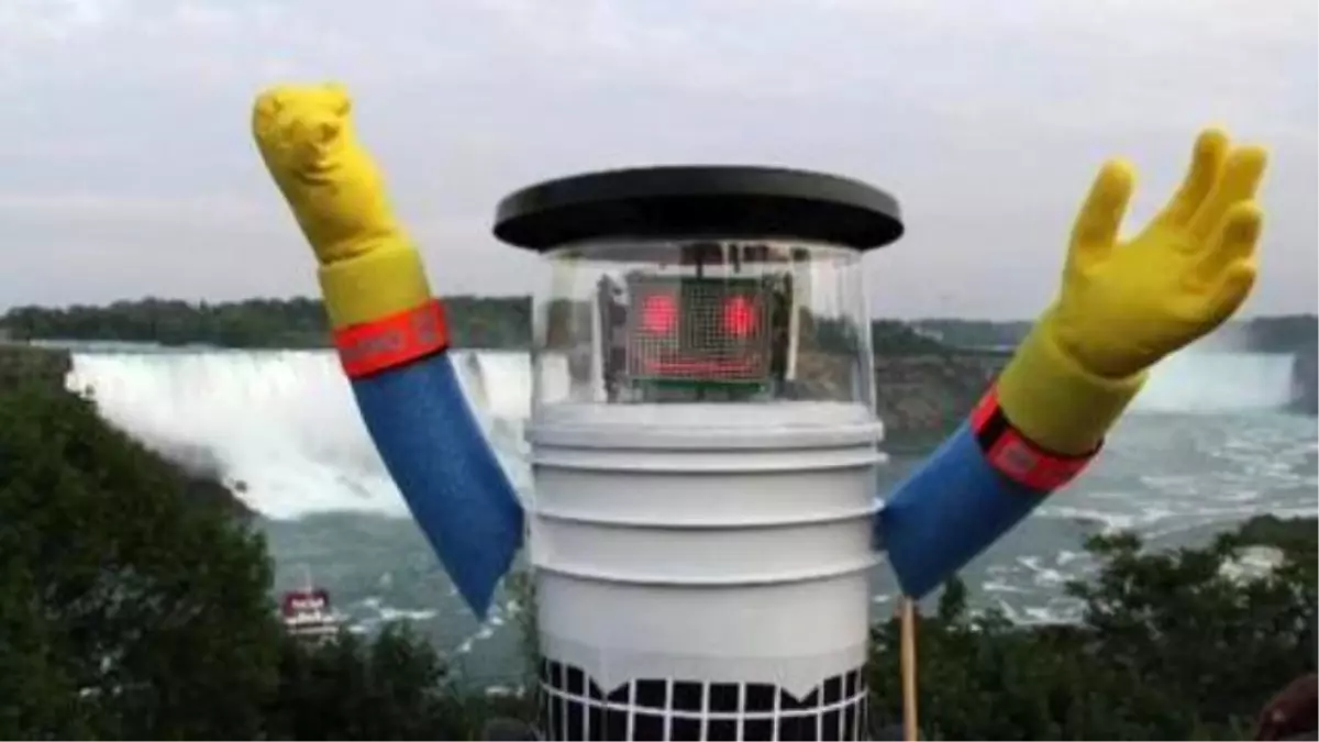 Adorable Hitchhiking Robot\'s Trip Ends Tragically