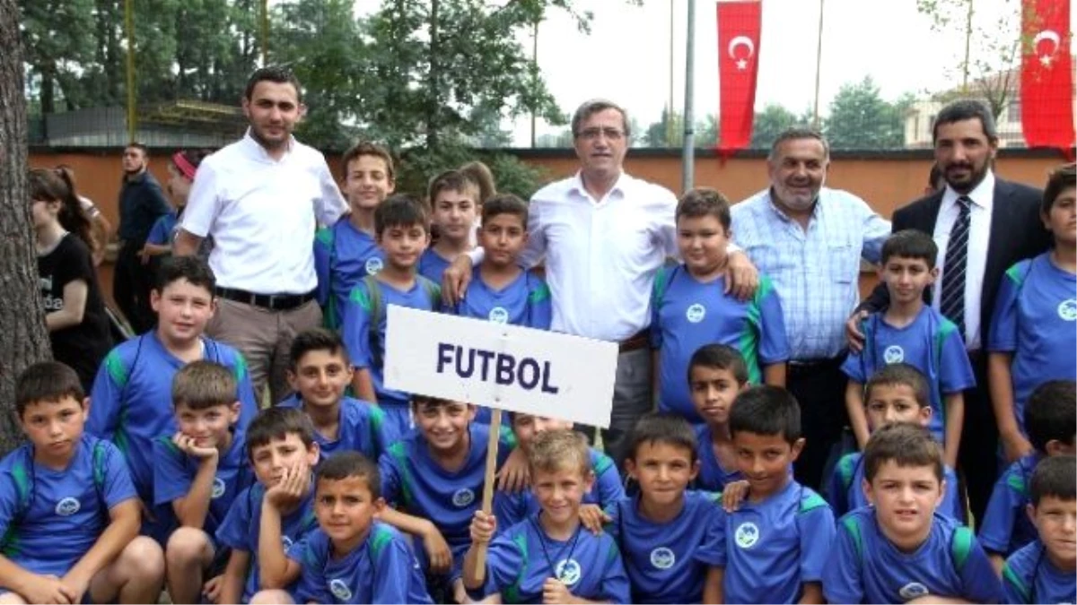 Akyazı\'da Yaz Spor Okulları Açılışı Törenle Yapıldı