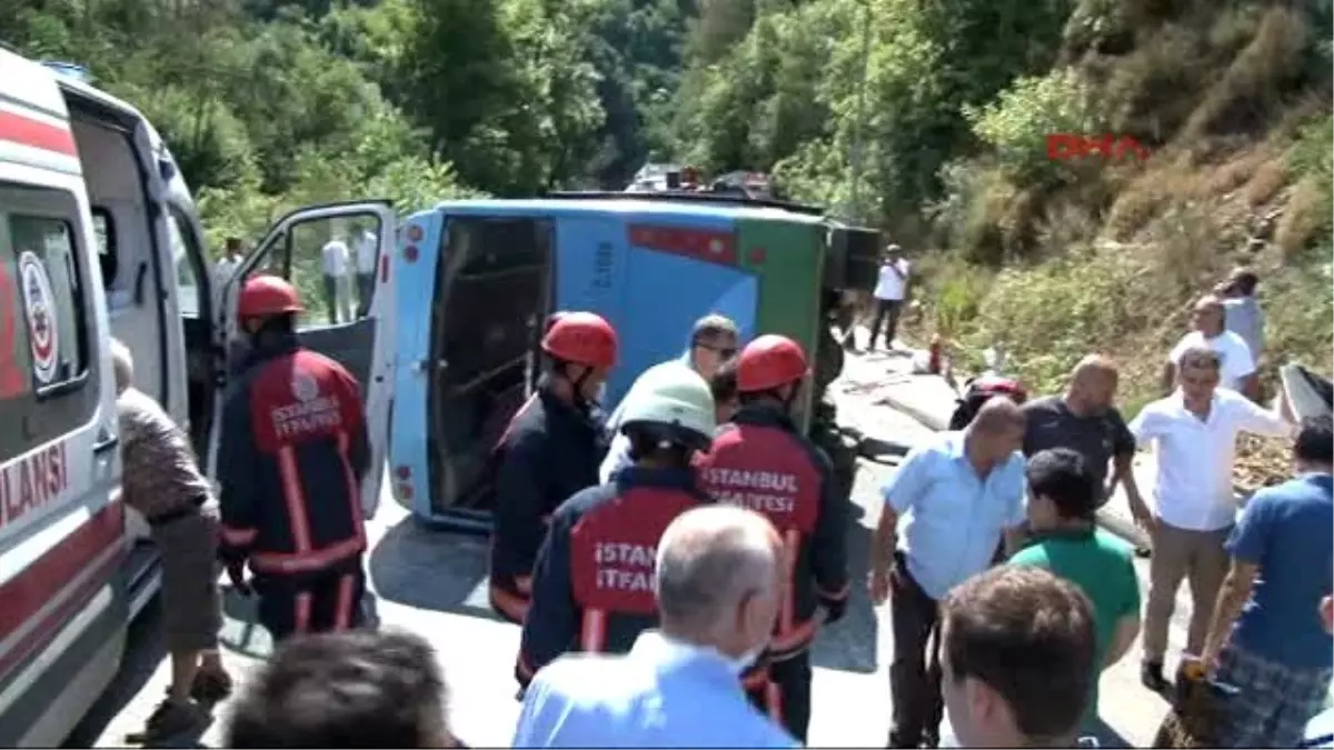 Beykoz\'da Halk Otobüsü Devrildi: 10 Yaralı