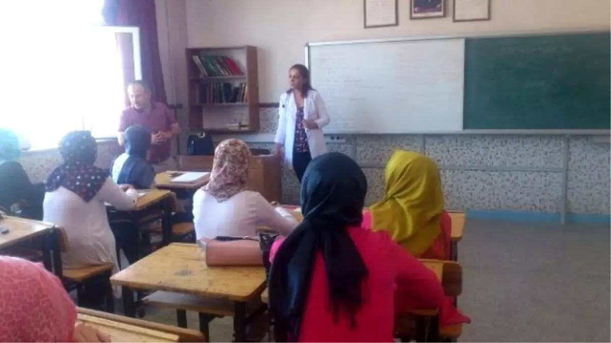 Bolvadin İmam Hatip Lisesi Öğrencilerine Üniversiteye Hazırlık Kursu Verildi