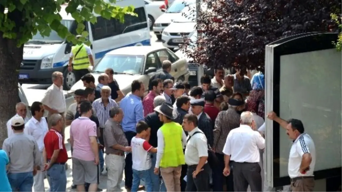 80 Yaşındaki Kadına Çarpan Şoför, El Öpüp Özür Diledi