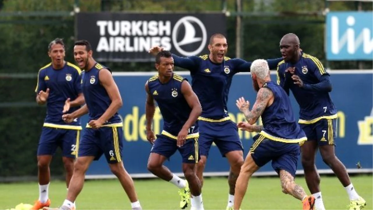 Fenerbahçe İstanbul\'daki Son Antrenmanını Yaptı