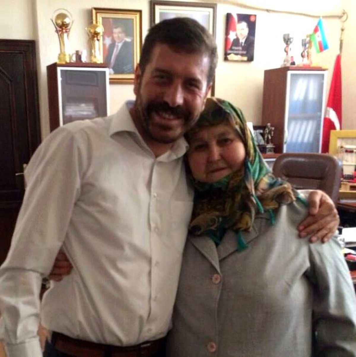Huzurevi İçin 2 Katlı Evini Bağışladı