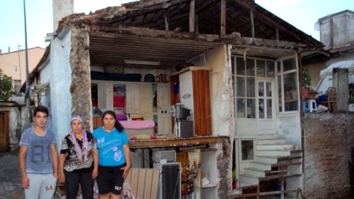 İnşaatın Hafriyat Çalışmalarında Bitişikteki Evin Duvarı Çöktü