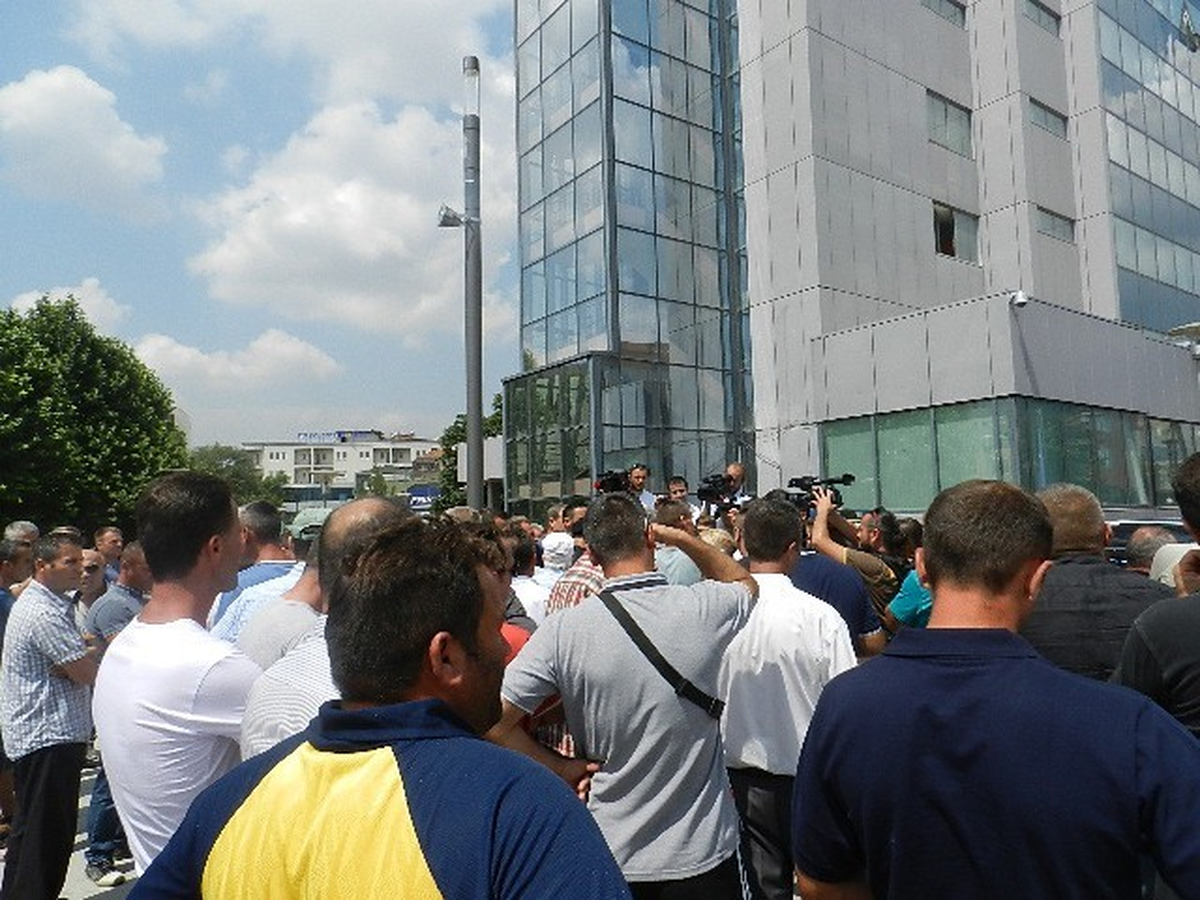 Kosova\'da Hükümet Protesto Edildi