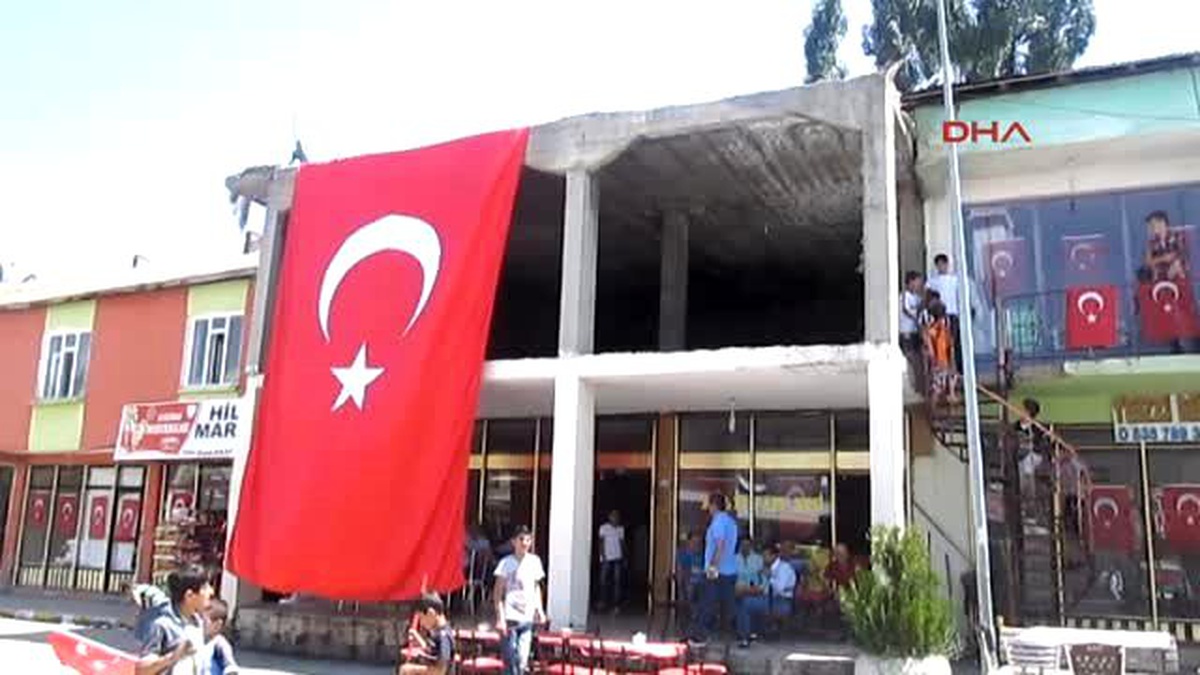 Muş ve Sungu Beldesi Türk Bayrakları ile Donatıldı