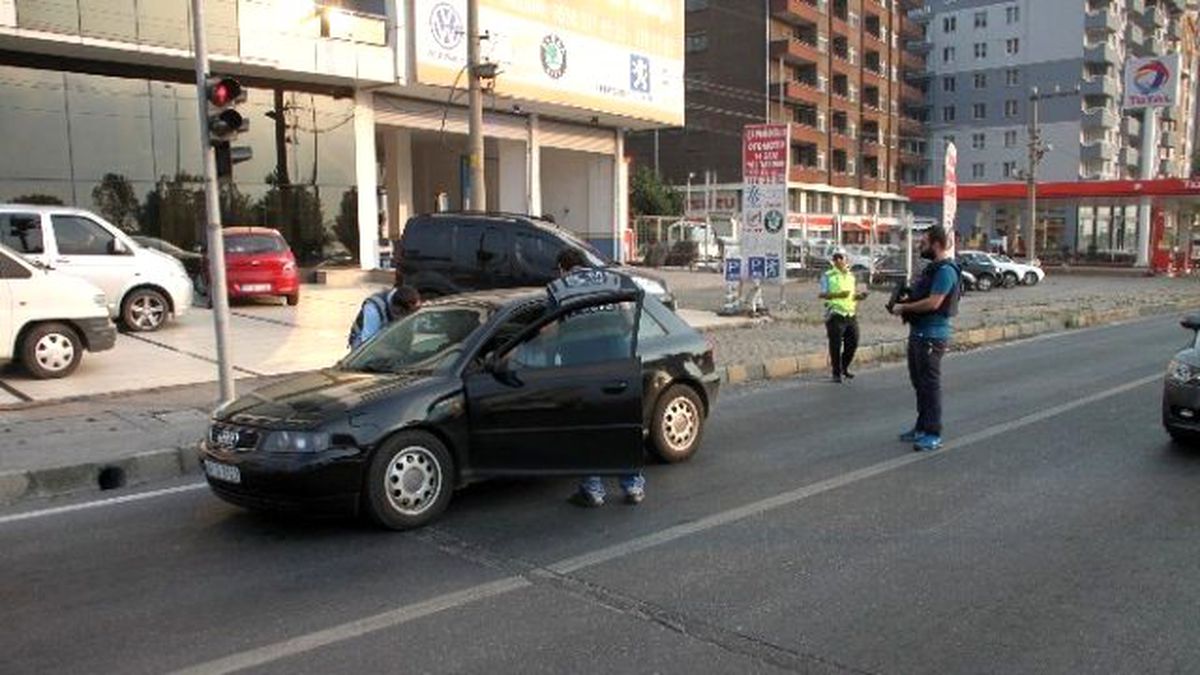 Polis, Bomba Yüklü Araç İhbarı Üzerine Kırmızı Alarm Verdi