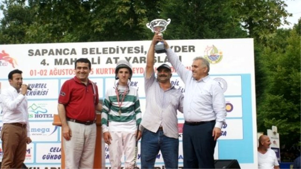 Sapanca Mahalli At Yarışları Yoğun İlgi Gördü